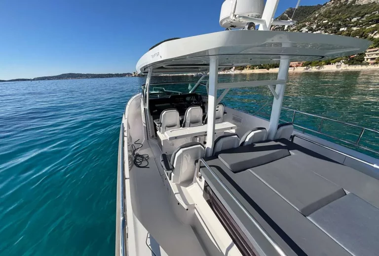 Axopar 37 Sun Top 2020 — aft sunbed and bathing platform