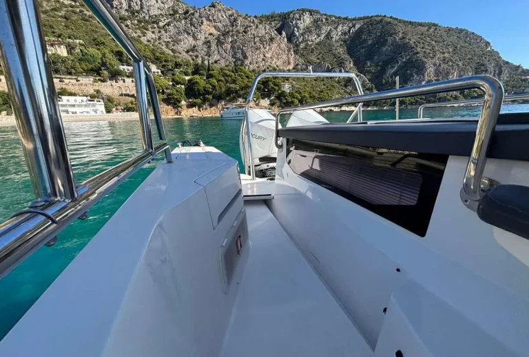 Axopar 37 Sun Top 2020 — bow walkway and forward seating