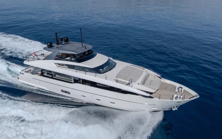 Tell No One, Sanlorenzo SL86 Asymmetric — vue aérienne en navigation, bâbord